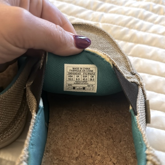 Reef Tan Loafers & Slip-Ons - Picture 6 of 6